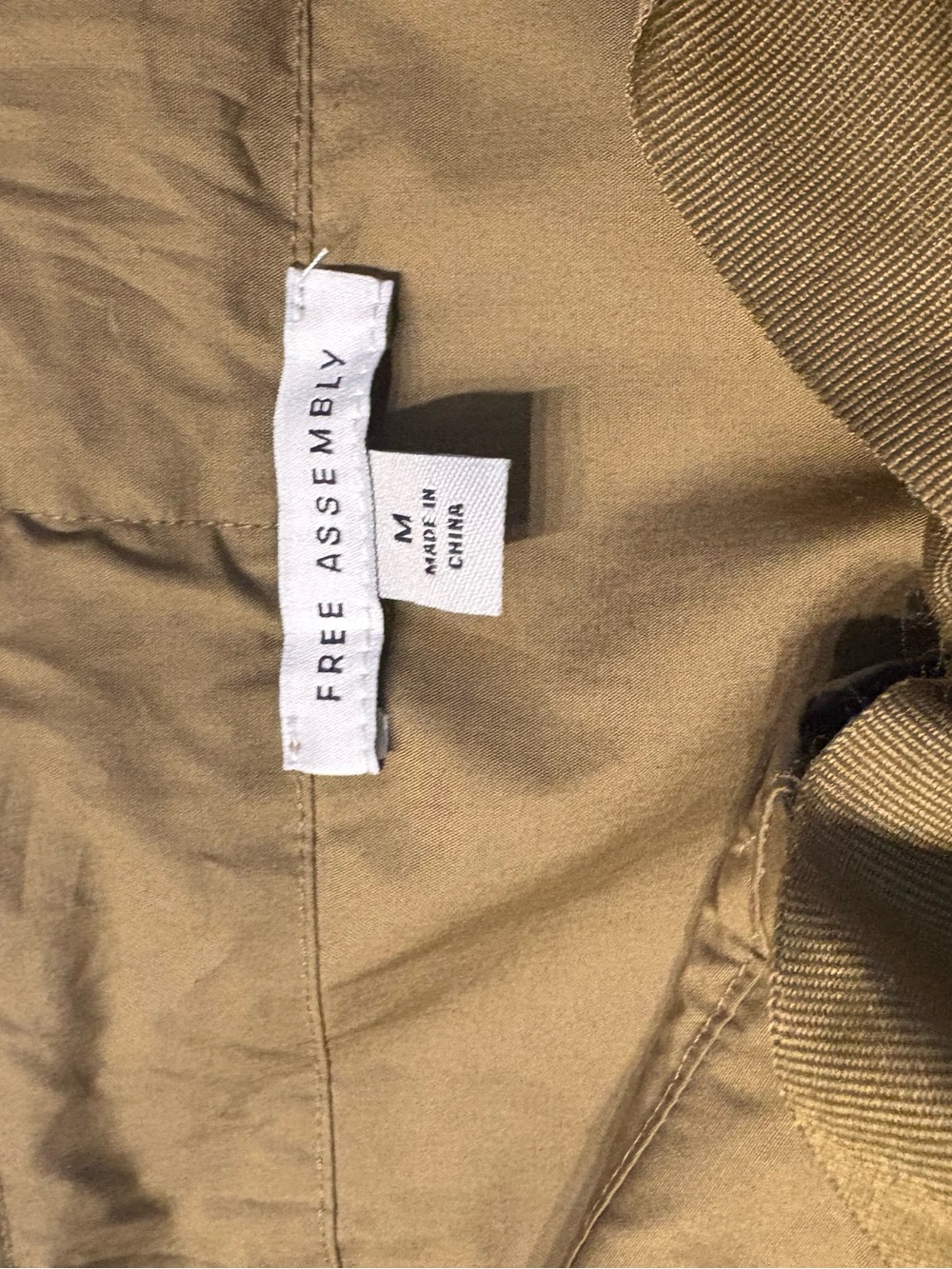 Free Assembly Tie -Neck Off-Shoulder Blouse in Olive Green SZ M Crisp Cotton. - Picture 8 of 9